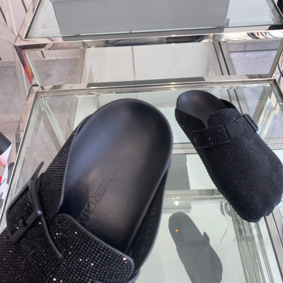 BIRKENSTOCK CLOG ATTACHED RHINESTONES IN BLACK CALFSKIN - 36