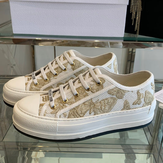 WALK'N PLATFORM SNEAKER IN WHITE-GOLD TONE EMBROIDERED FABRIC - 35