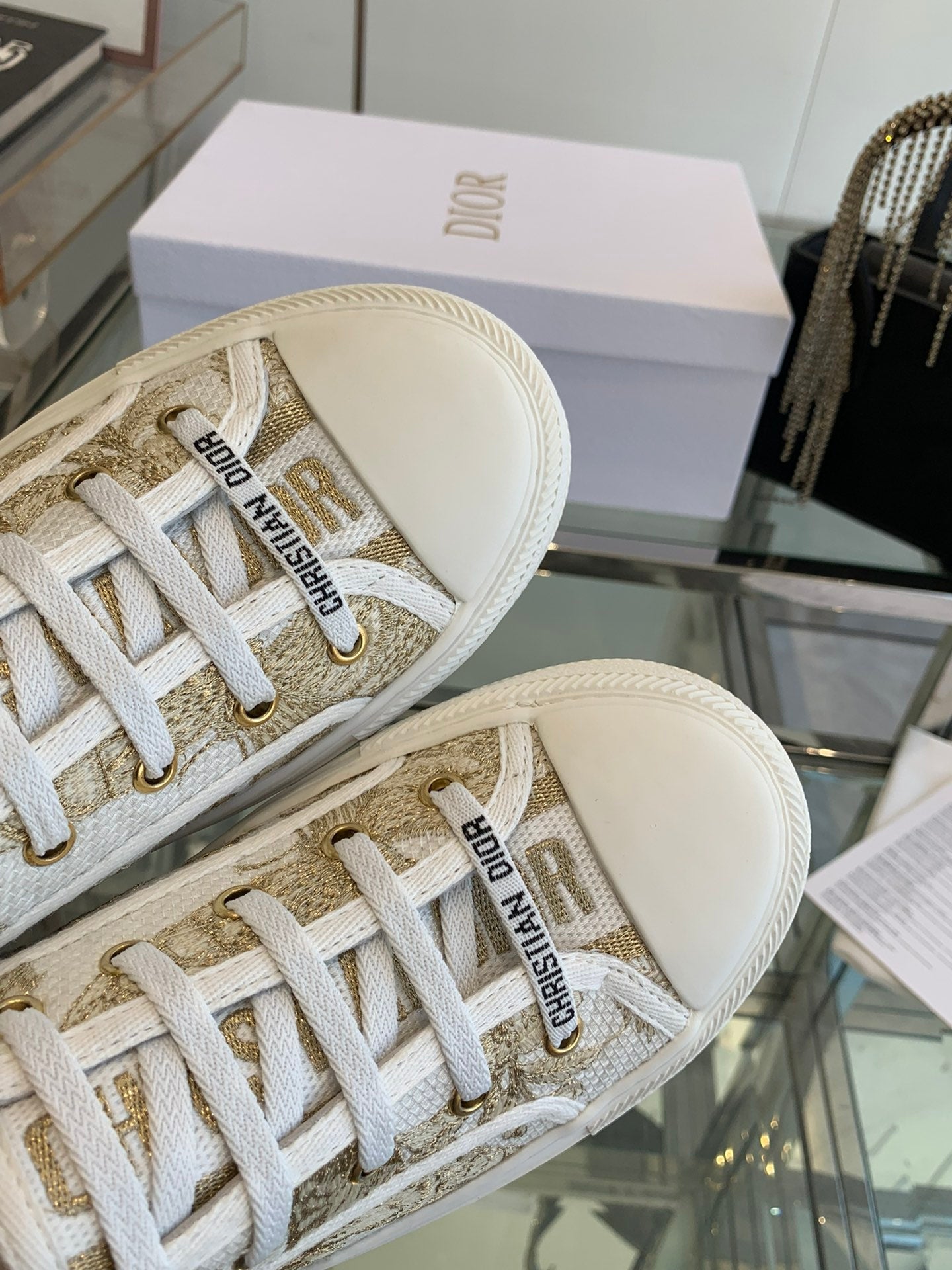 WALK'N PLATFORM SNEAKER IN WHITE-GOLD TONE EMBROIDERED FABRIC - 35
