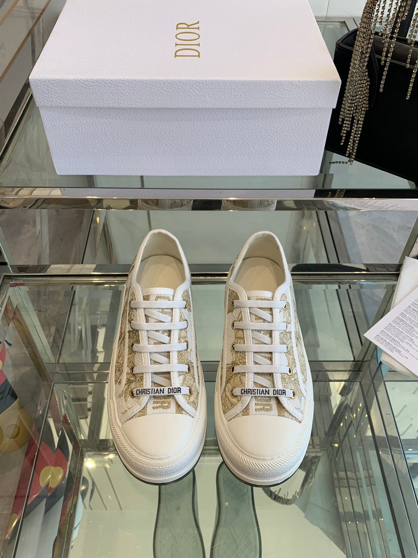 WALK'N PLATFORM SNEAKER IN WHITE-GOLD TONE EMBROIDERED FABRIC - 35