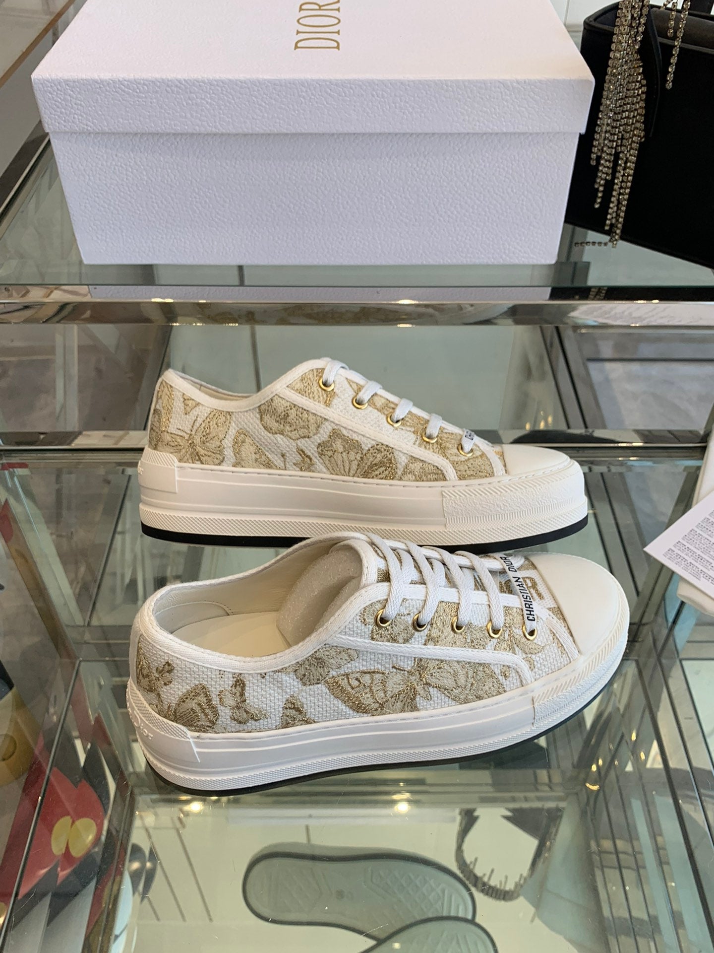 WALK'N PLATFORM SNEAKER IN WHITE-GOLD TONE EMBROIDERED FABRIC - 35