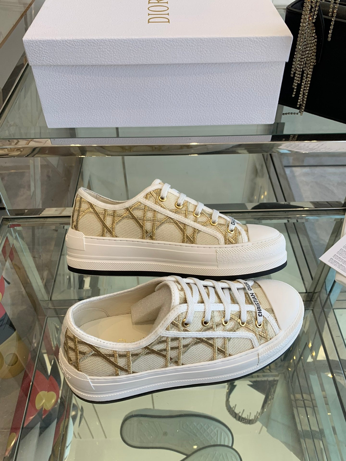 WALK'N PLATFORM SNEAKER IN BEIGE-GOLD TONE EMBROIDERED FABRIC - 35