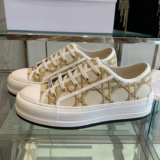 WALK'N PLATFORM SNEAKER IN BEIGE-GOLD TONE EMBROIDERED FABRIC - 35