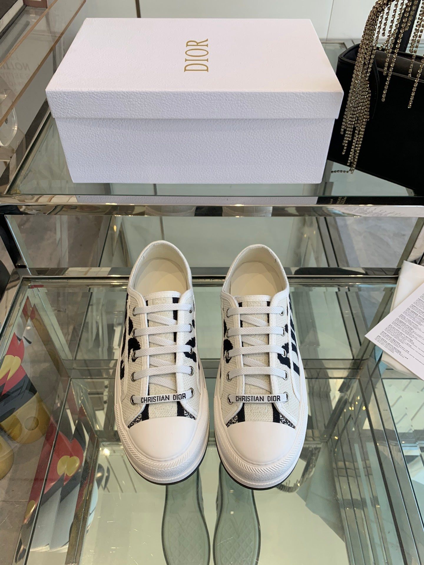 WALK'N PLATFORM SNEAKER IN WHITE AND BLACK EMBROIDERED COTTON - 35