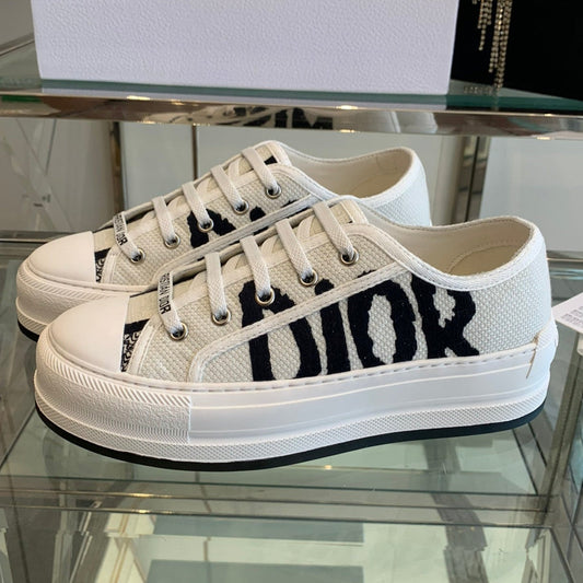 WALK'N PLATFORM SNEAKER IN WHITE AND BLACK EMBROIDERED COTTON - 35