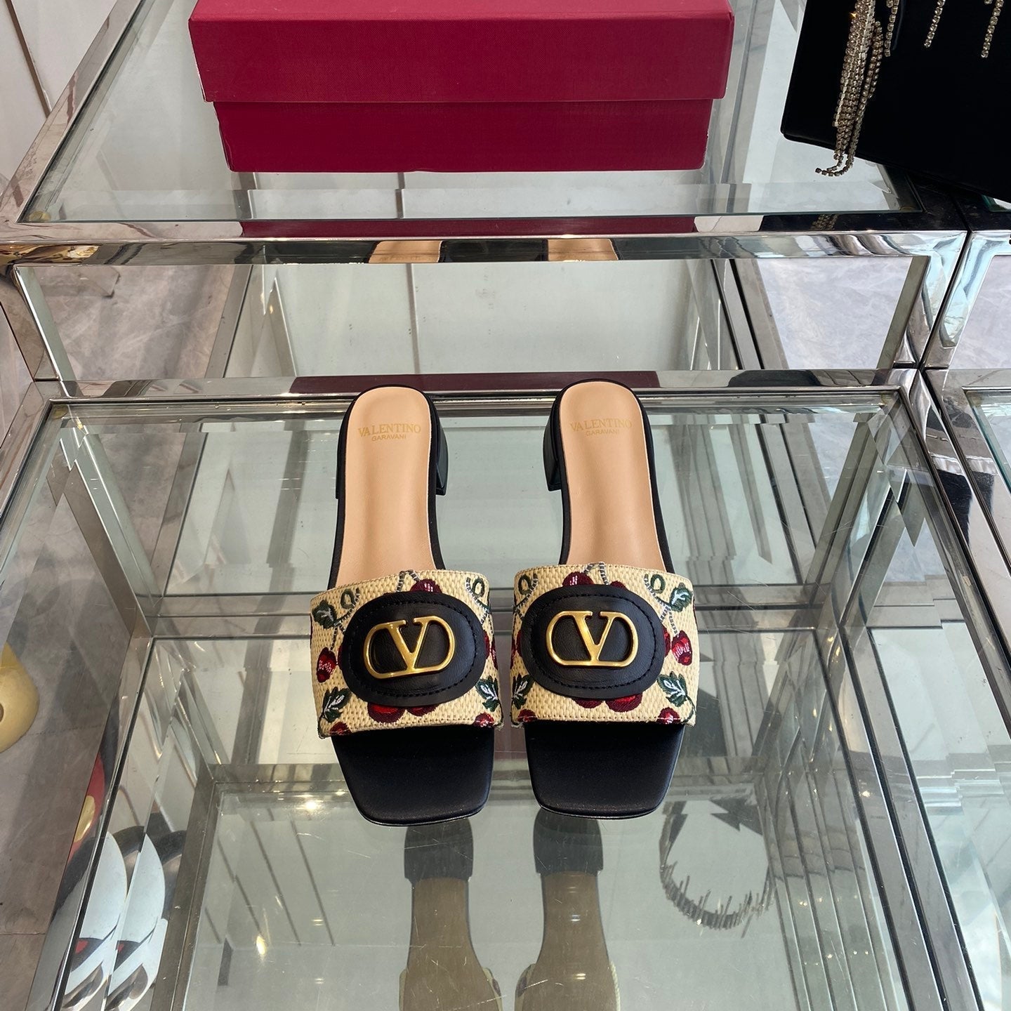 VLTN HIGH HEEL 25S 30 MM IN BEIGE FABRIC AND BLACK LAMBSKIN WITH EMBROIDERED CHERRY MOTIF - 34