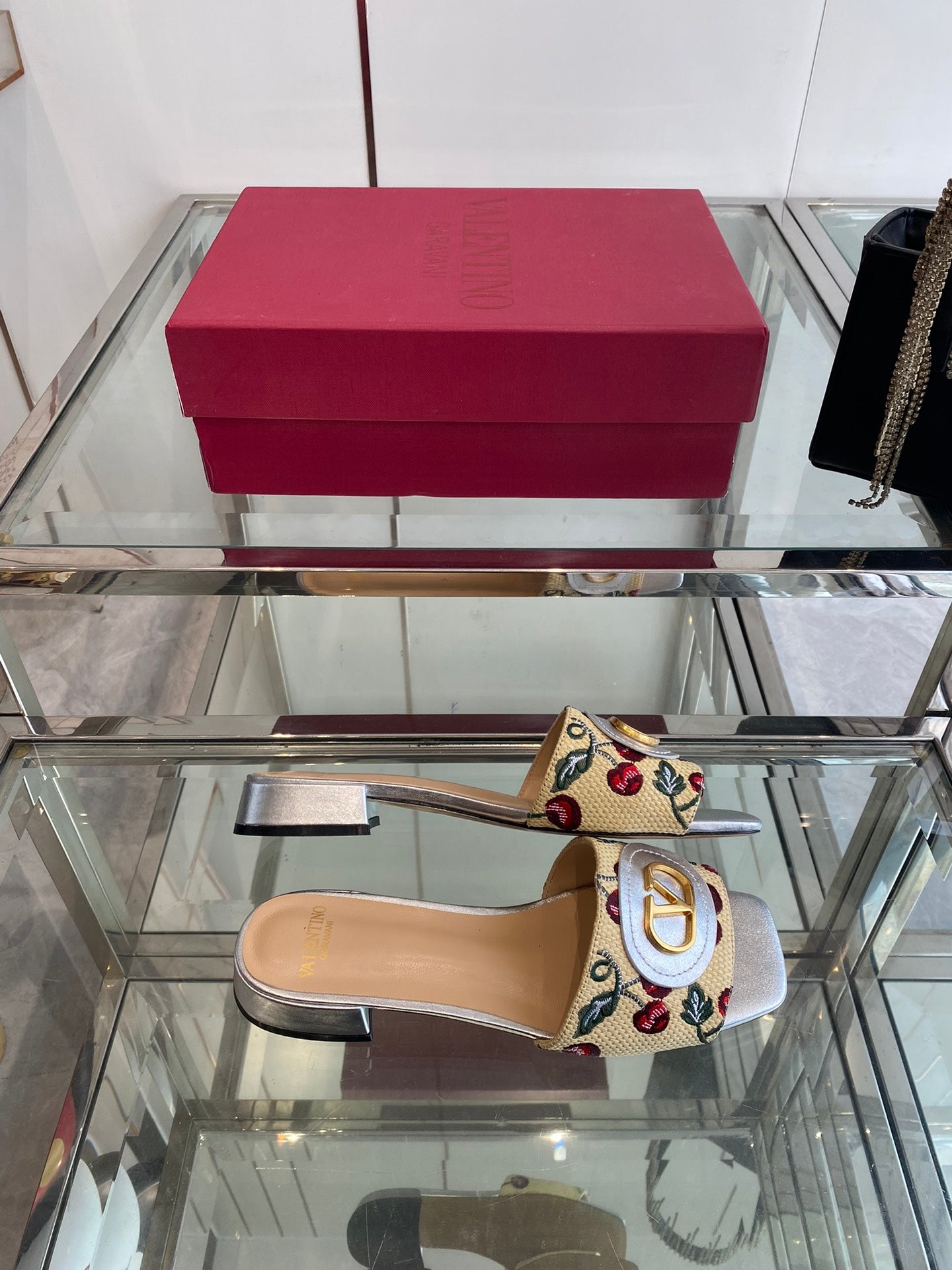 VLTN HIGH HEEL 25S 30 MM IN BEIGE FABRIC AND SILVER LAMBSKIN WITH EMBROIDERED CHERRY MOTIF - 34
