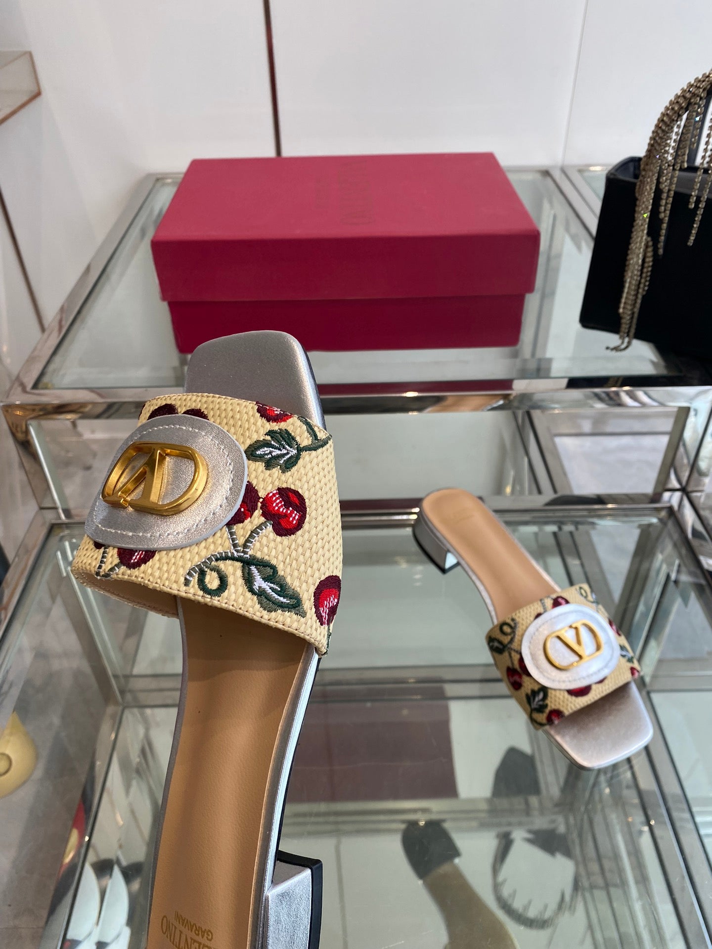 VLTN HIGH HEEL 25S 30 MM IN BEIGE FABRIC AND SILVER LAMBSKIN WITH EMBROIDERED CHERRY MOTIF - 34