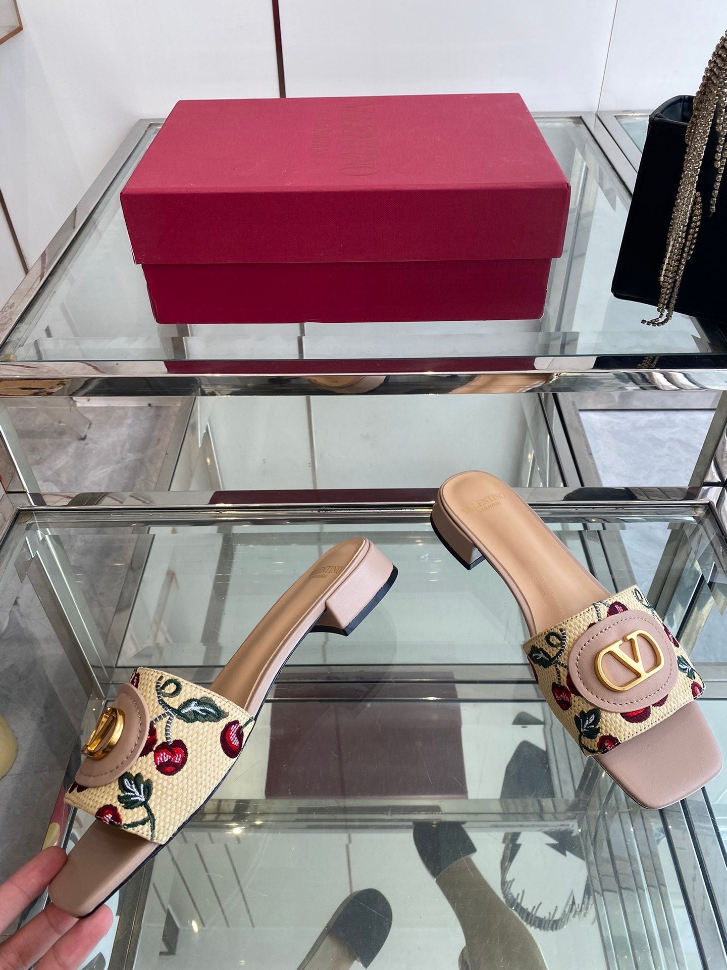 VLTN HIGH HEEL 25S 30 MM IN BEIGE FABRIC AND MUTED PINK LAMBSKIN WITH EMBROIDERED CHERRY MOTIF - 34