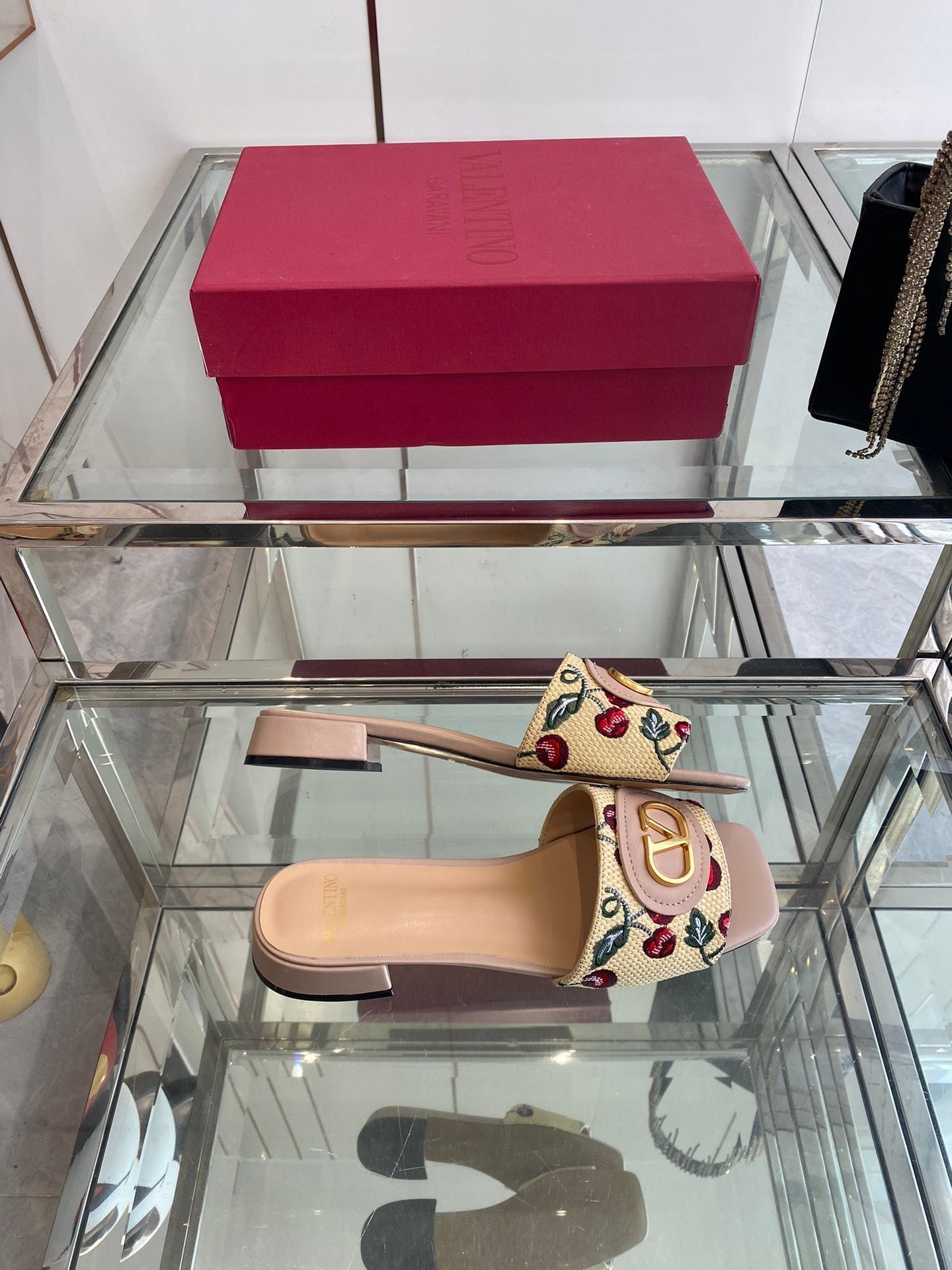 VLTN HIGH HEEL 25S 30 MM IN BEIGE FABRIC AND MUTED PINK LAMBSKIN WITH EMBROIDERED CHERRY MOTIF - 34