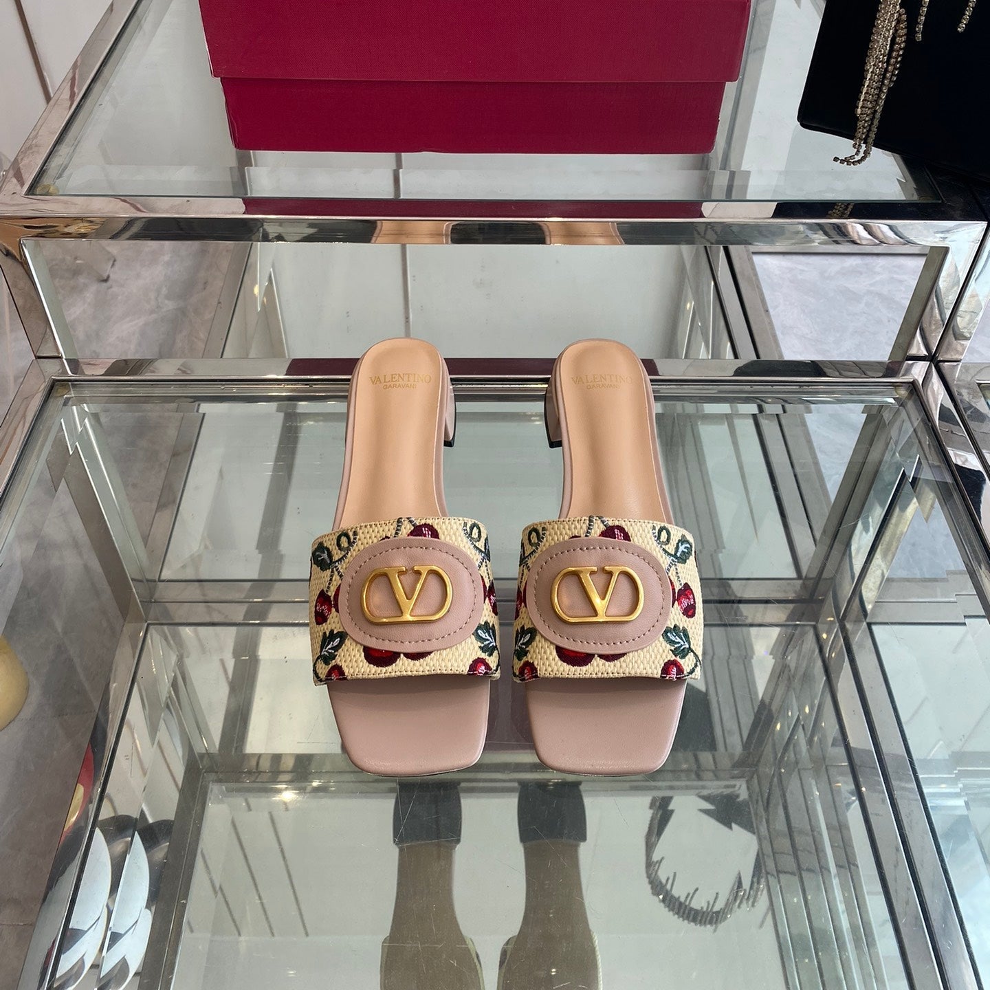 VLTN HIGH HEEL 25S 30 MM IN BEIGE FABRIC AND MUTED PINK LAMBSKIN WITH EMBROIDERED CHERRY MOTIF - 34
