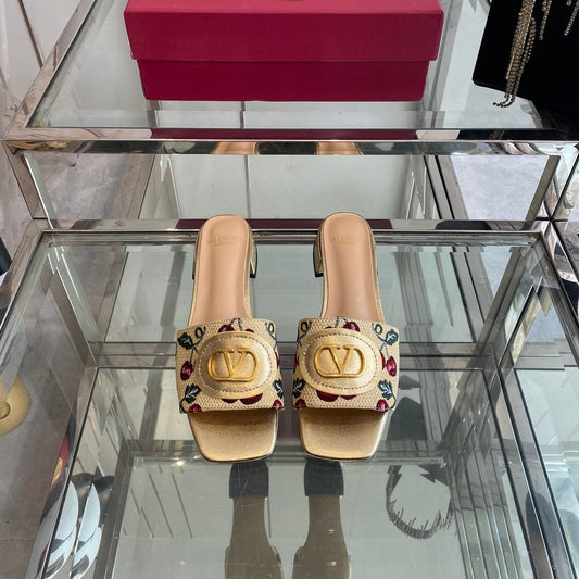 VLTN HIGH HEEL 25S 30 MM IN BEIGE FABRIC AND GOLD LAMBSKIN WITH EMBROIDERED CHERRY MOTIF - 34