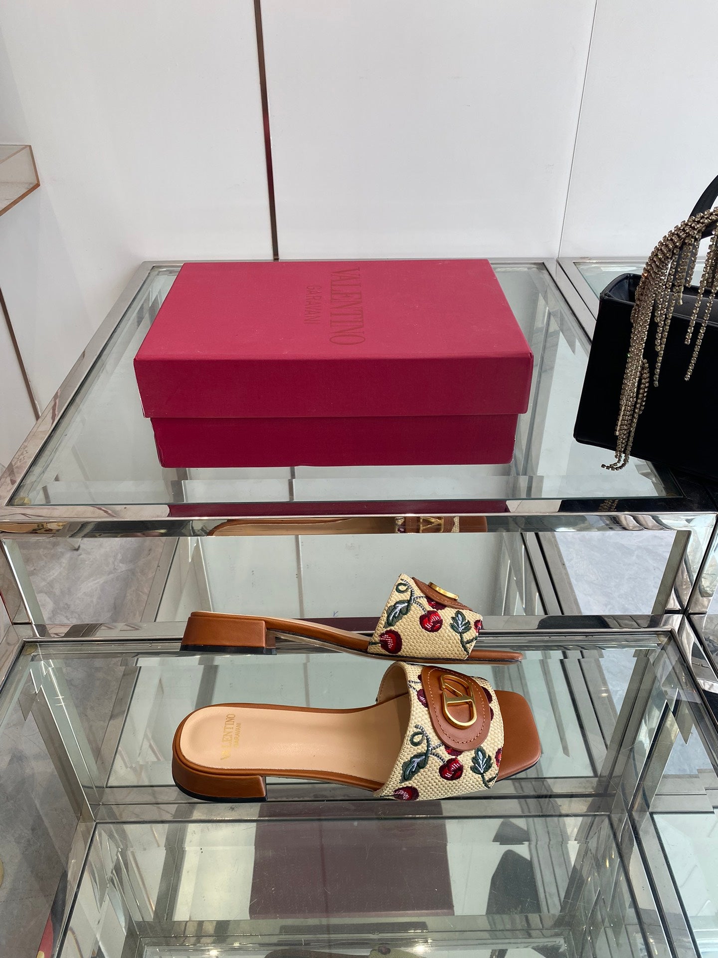 VLTN HIGH HEEL 25S 30 MM IN BEIGE FABRIC AND BROWN LAMBSKIN WITH EMBROIDERED CHERRY MOTIF - 34