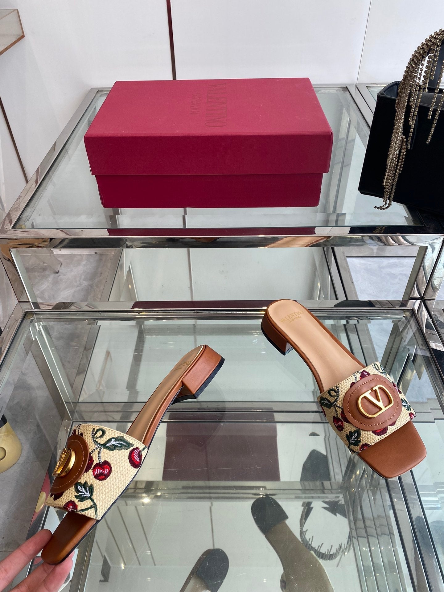 VLTN HIGH HEEL 25S 30 MM IN BEIGE FABRIC AND BROWN LAMBSKIN WITH EMBROIDERED CHERRY MOTIF - 34