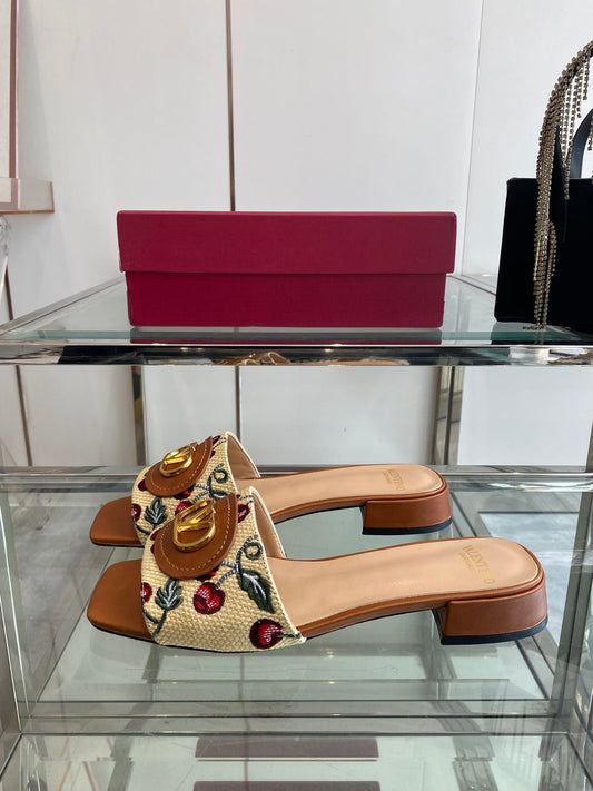 VLTN HIGH HEEL 25S 30 MM IN BEIGE FABRIC AND BROWN LAMBSKIN WITH EMBROIDERED CHERRY MOTIF - 34