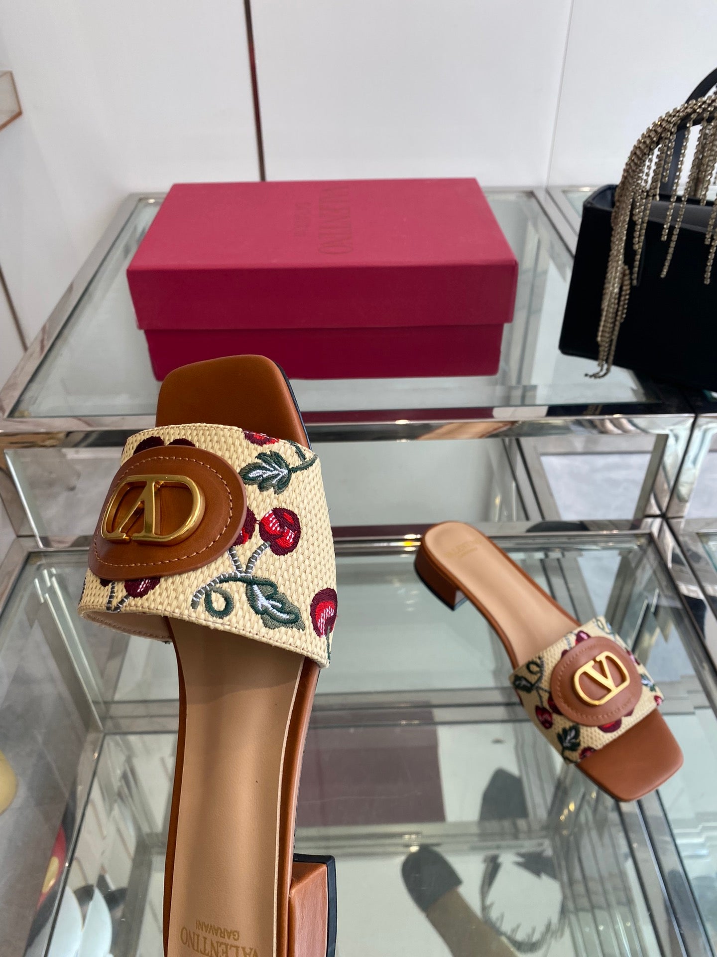 VLTN HIGH HEEL 25S 30 MM IN BEIGE FABRIC AND BROWN LAMBSKIN WITH EMBROIDERED CHERRY MOTIF - 34