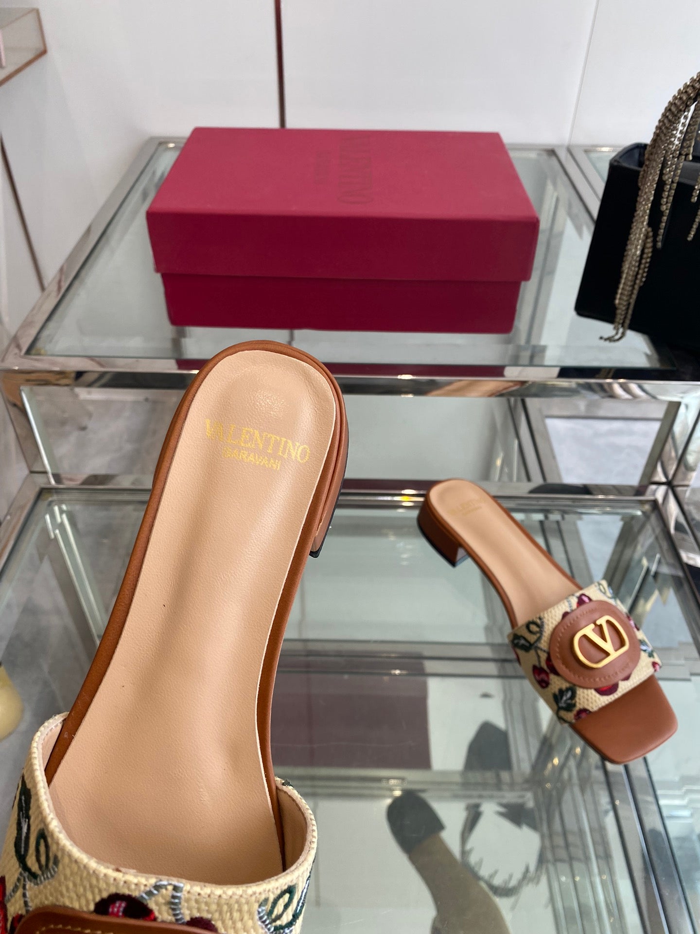 VLTN HIGH HEEL 25S 30 MM IN BEIGE FABRIC AND BROWN LAMBSKIN WITH EMBROIDERED CHERRY MOTIF - 34
