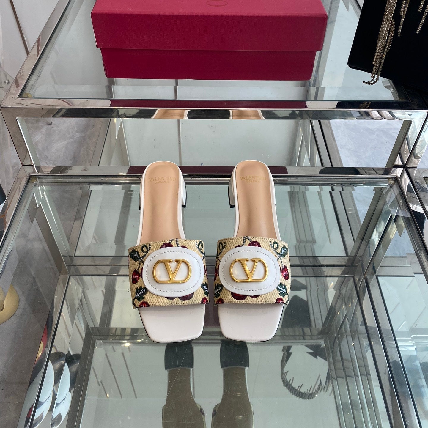 VLTN HIGH HEEL 25S 30 MM IN BEIGE FABRIC AND WHITE LAMBSKIN WITH EMBROIDERED CHERRY MOTIF - 34