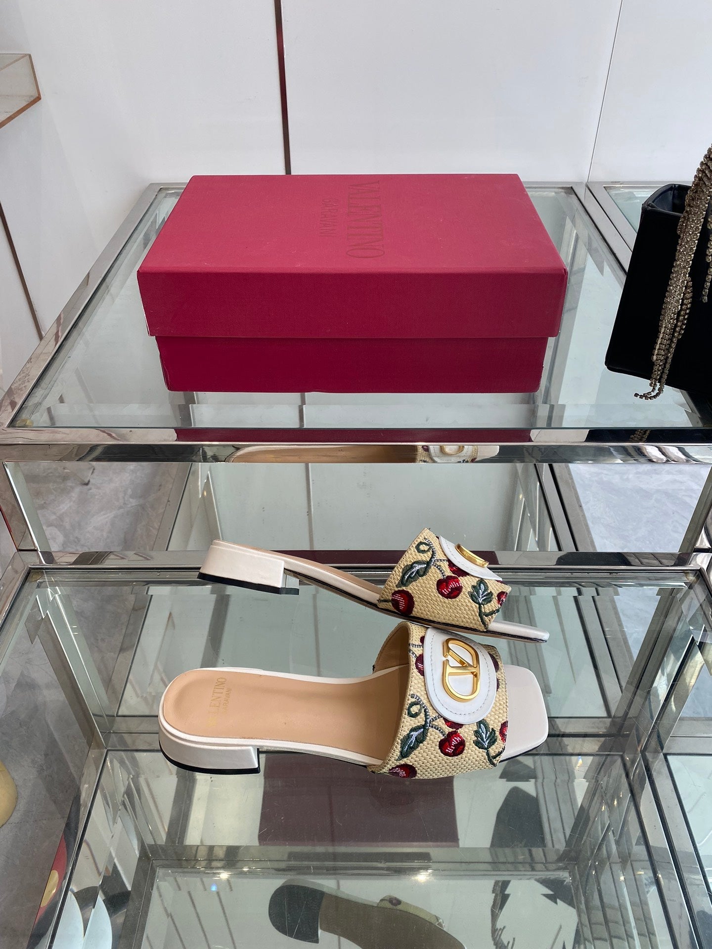 VLTN HIGH HEEL 25S 30 MM IN BEIGE FABRIC AND WHITE LAMBSKIN WITH EMBROIDERED CHERRY MOTIF - 34