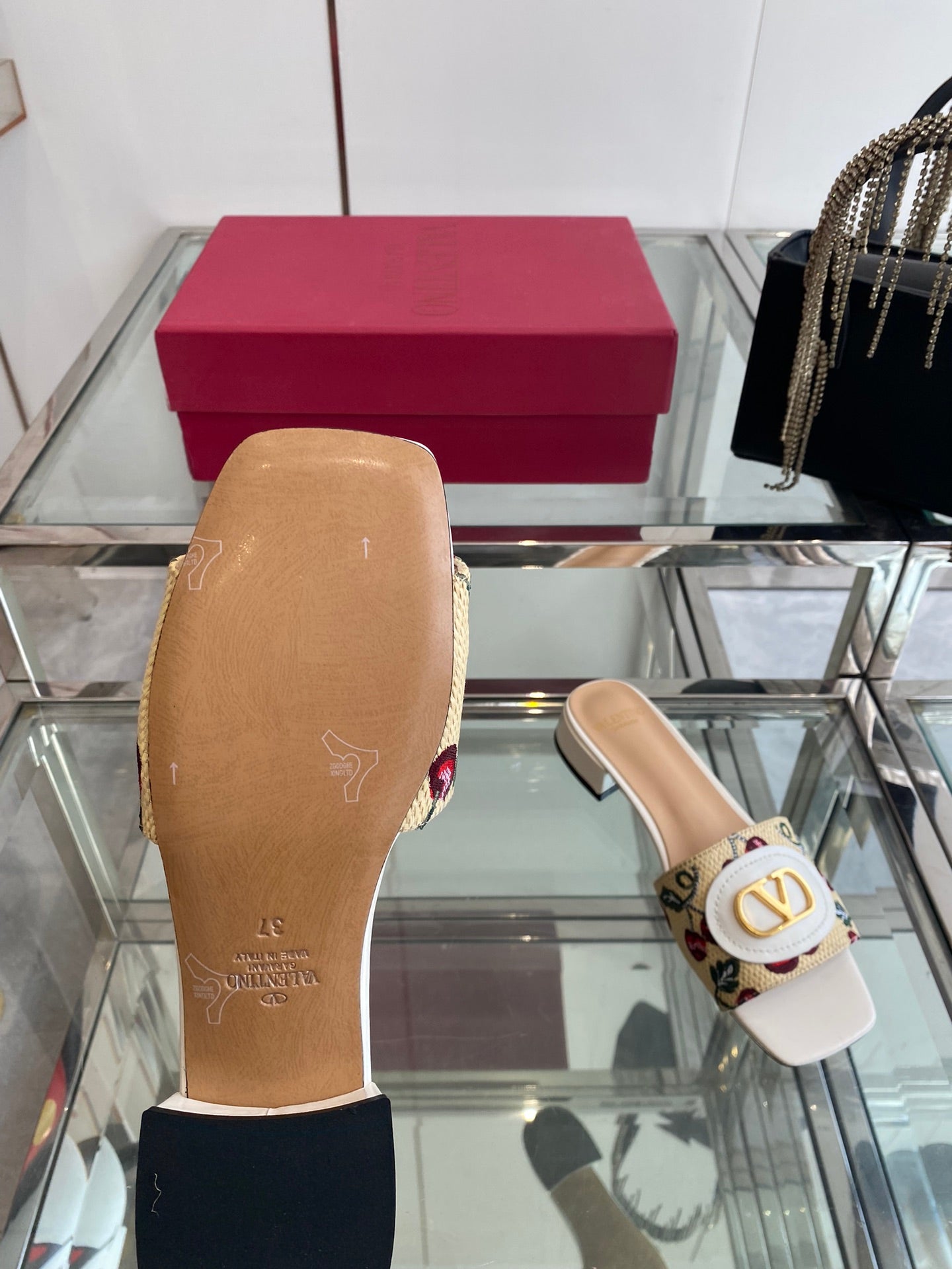 VLTN HIGH HEEL 25S 30 MM IN BEIGE FABRIC AND WHITE LAMBSKIN WITH EMBROIDERED CHERRY MOTIF - 34
