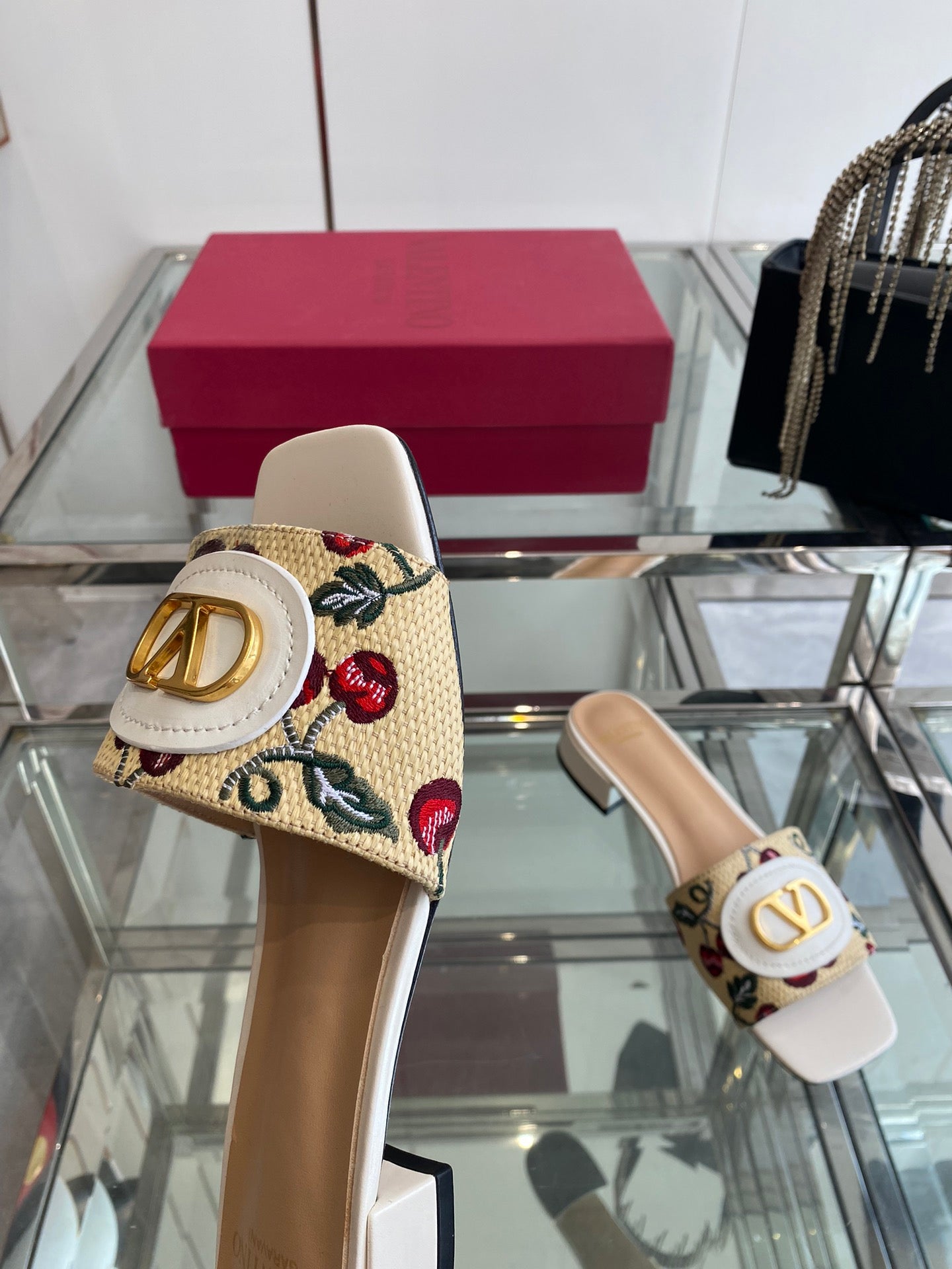 VLTN HIGH HEEL 25S 30 MM IN BEIGE FABRIC AND WHITE LAMBSKIN WITH EMBROIDERED CHERRY MOTIF - 34