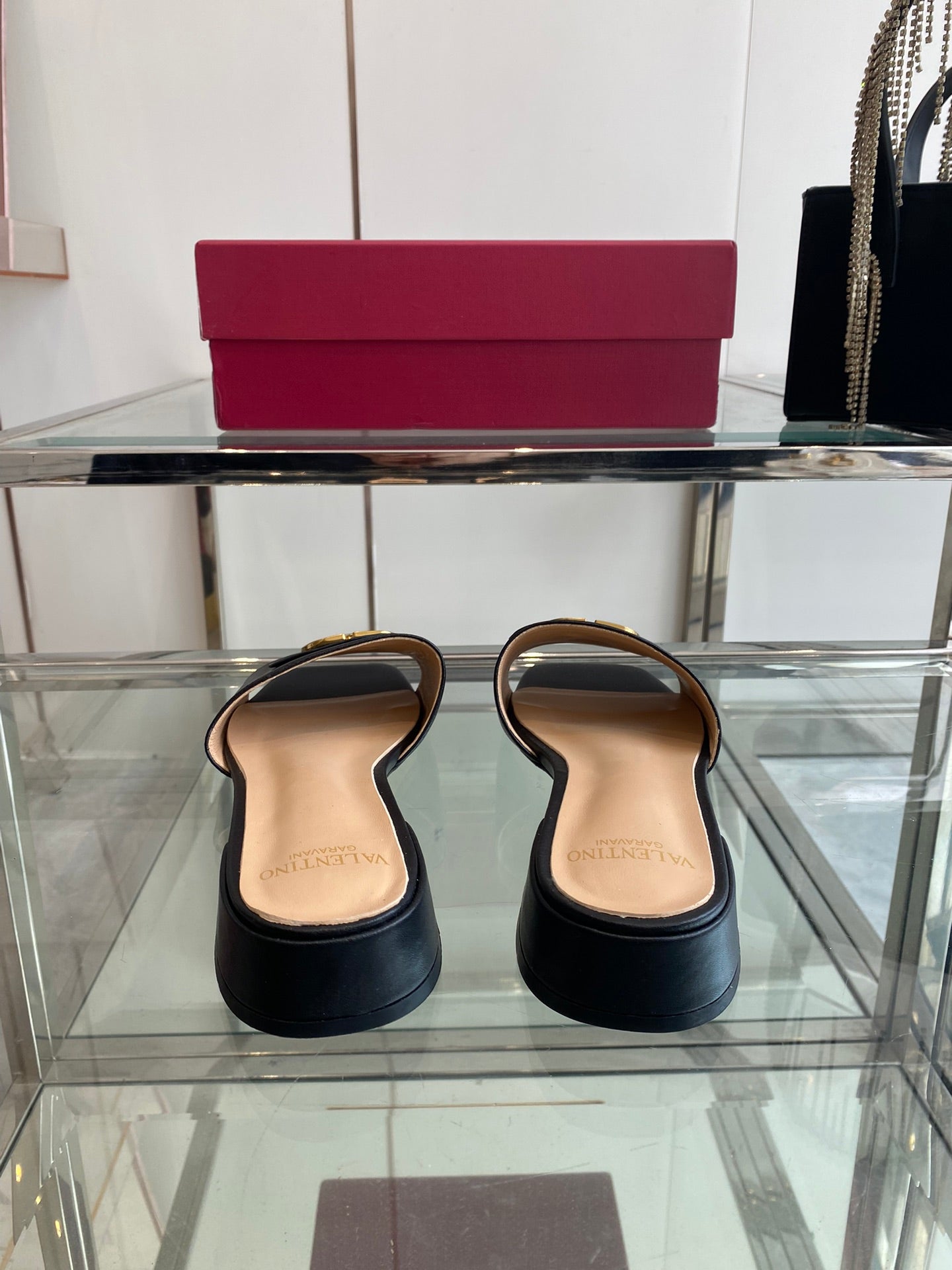 VLTN HIGH HEEL 25S 30 MM IN BLACK LAMBSKIN WITH GOLD HARDWARE - 34