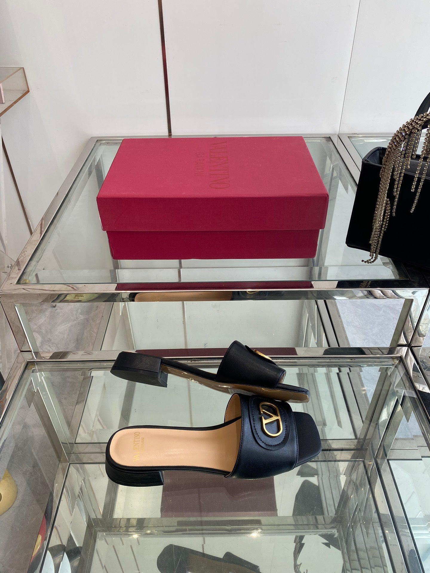 VLTN HIGH HEEL 25S 30 MM IN BLACK LAMBSKIN WITH GOLD HARDWARE - 34
