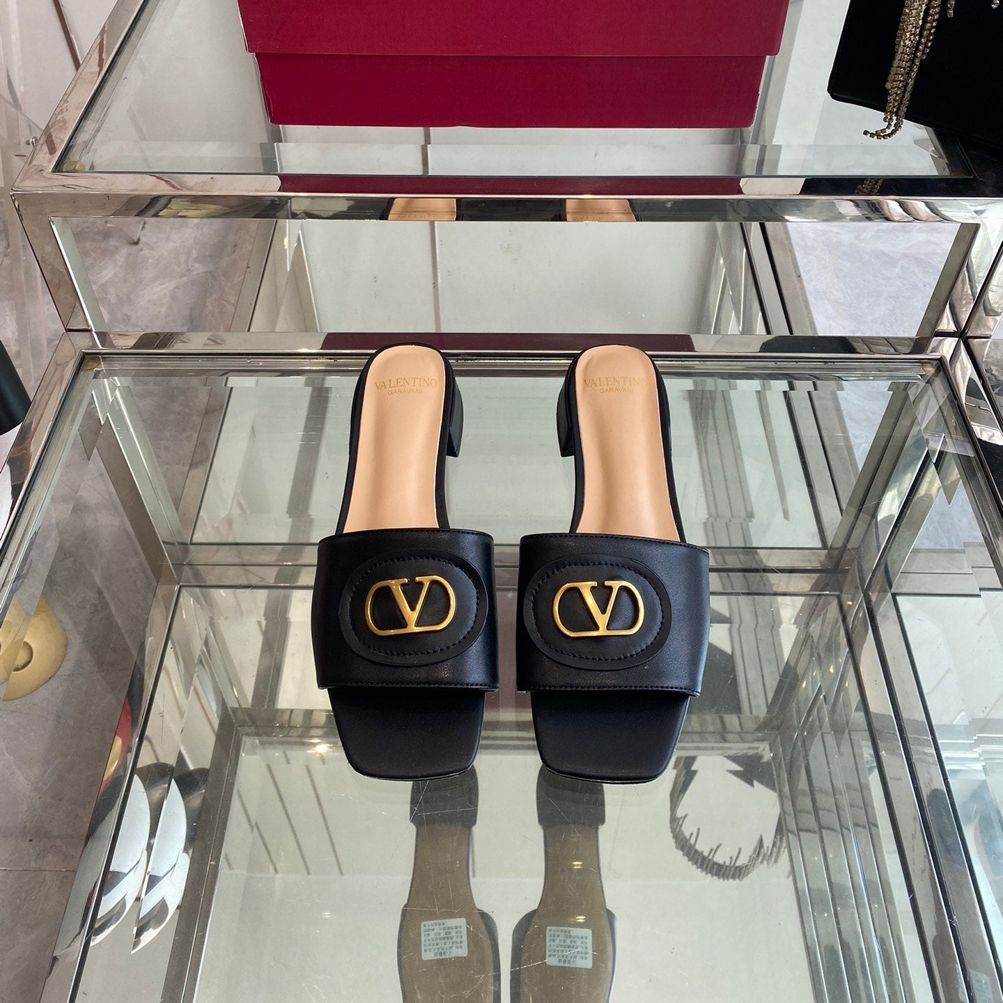VLTN HIGH HEEL 25S 30 MM IN BLACK LAMBSKIN WITH GOLD HARDWARE - 34