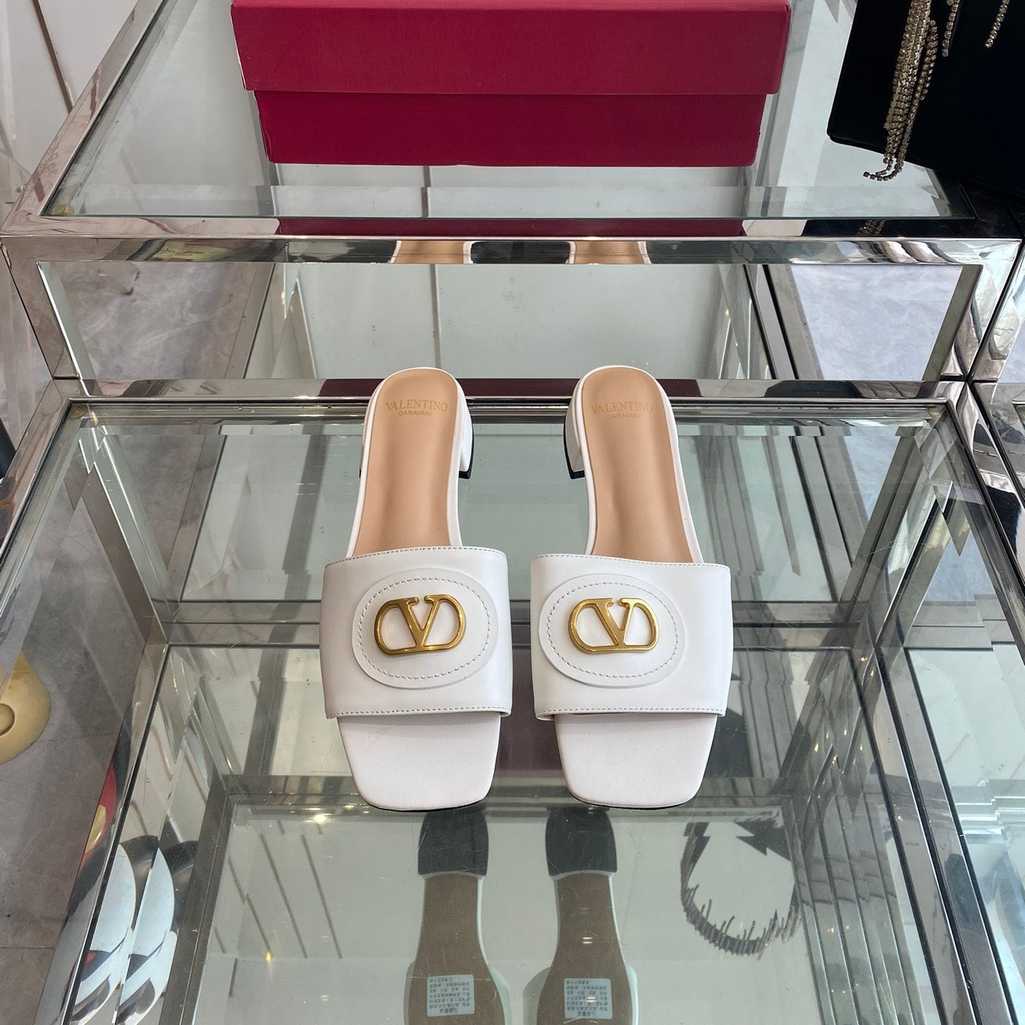 VLTN HIGH HEEL 25S 30 MM IN WHITE LAMBSKIN WITH GOLD HARDWARE - 34