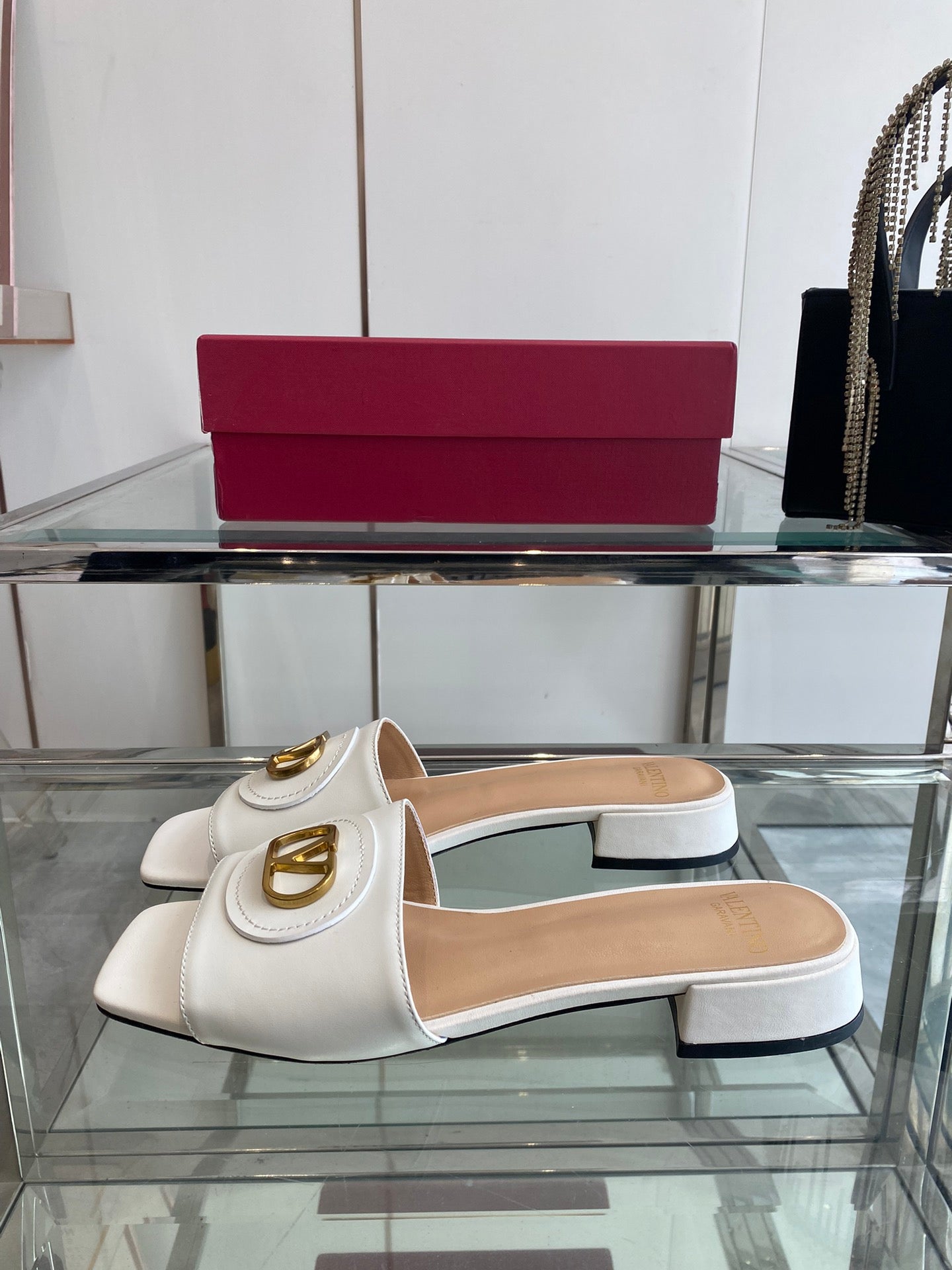 VLTN HIGH HEEL 25S 30 MM IN WHITE LAMBSKIN WITH GOLD HARDWARE - 34