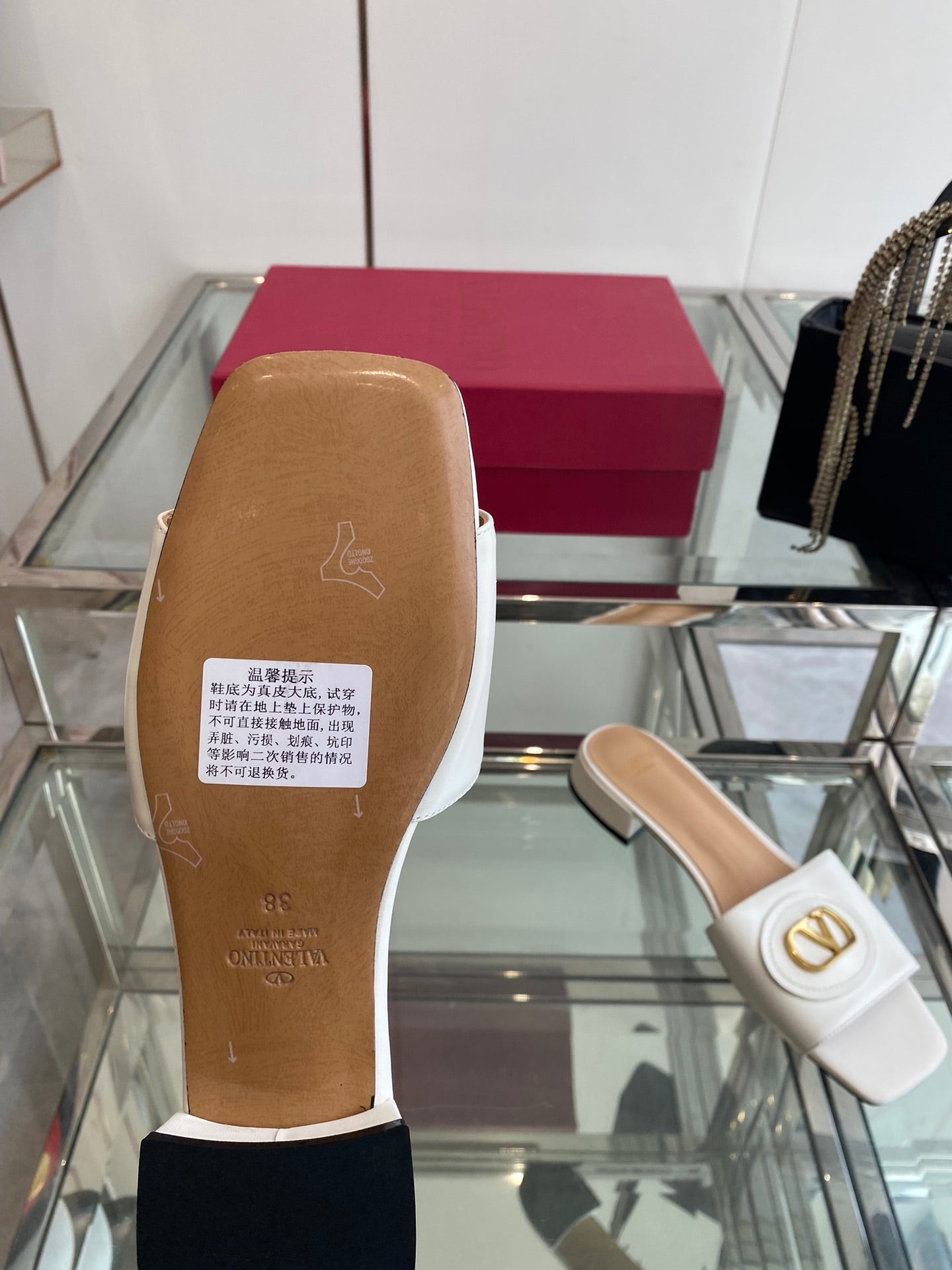 VLTN HIGH HEEL 25S 30 MM IN WHITE LAMBSKIN WITH GOLD HARDWARE - 34