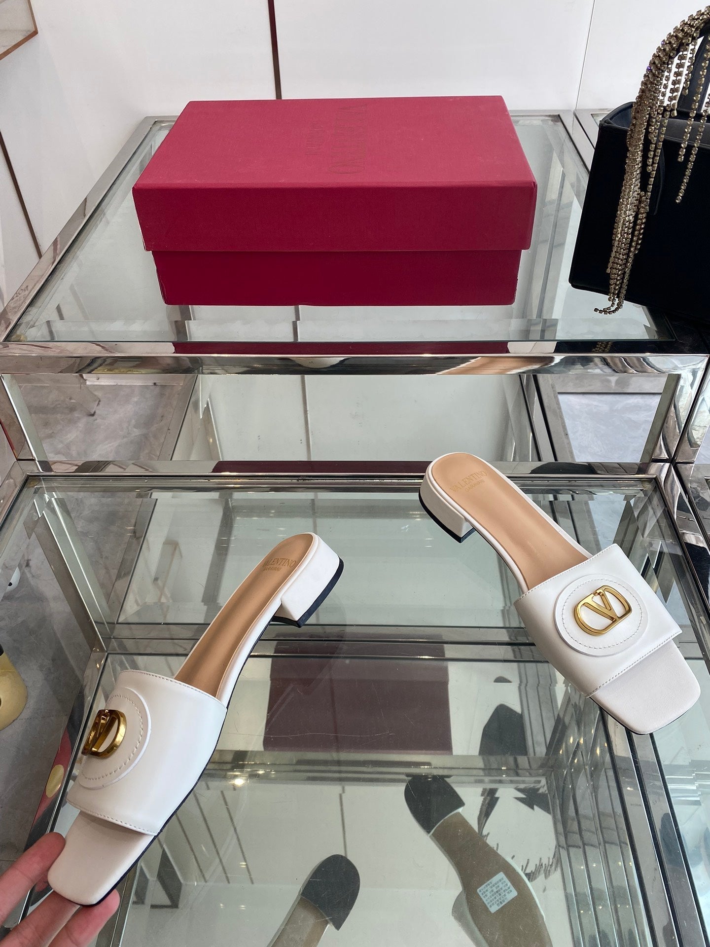 VLTN HIGH HEEL 25S 30 MM IN WHITE LAMBSKIN WITH GOLD HARDWARE - 34