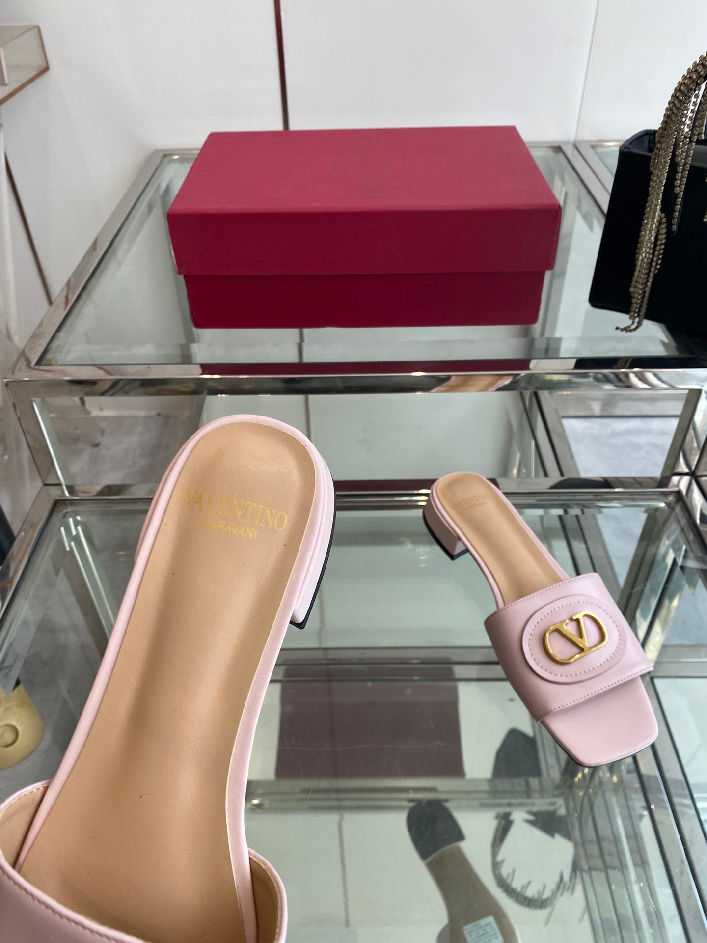 VLTN HIGH HEEL 25S 30 MM IN LIGHT PINK LAMBSKIN WITH GOLD HARDWARE - 34
