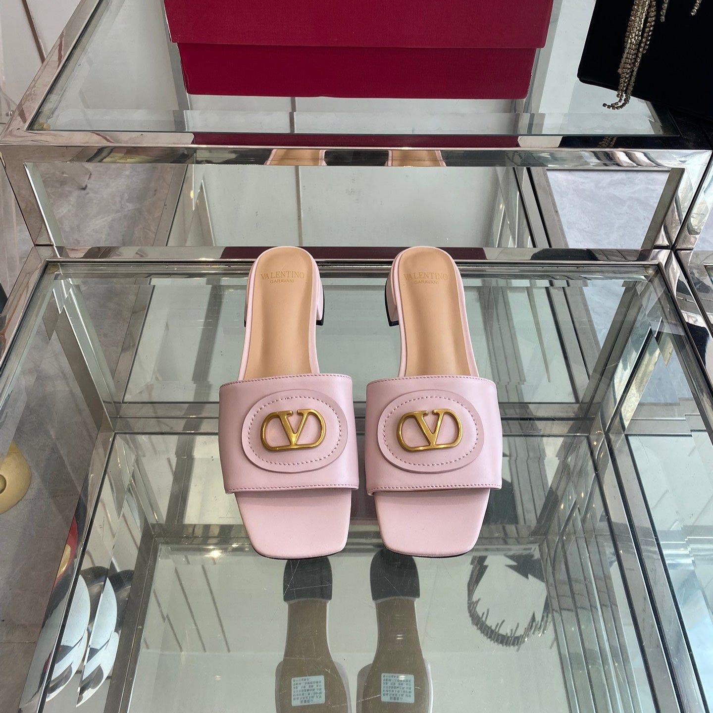 VLTN HIGH HEEL 25S 30 MM IN LIGHT PINK LAMBSKIN WITH GOLD HARDWARE - 34