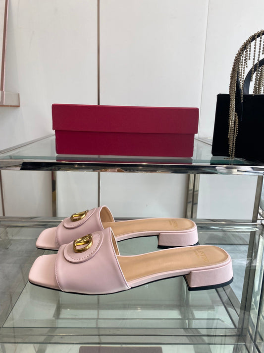 VLTN HIGH HEEL 25S 30 MM IN LIGHT PINK LAMBSKIN WITH GOLD HARDWARE - 34