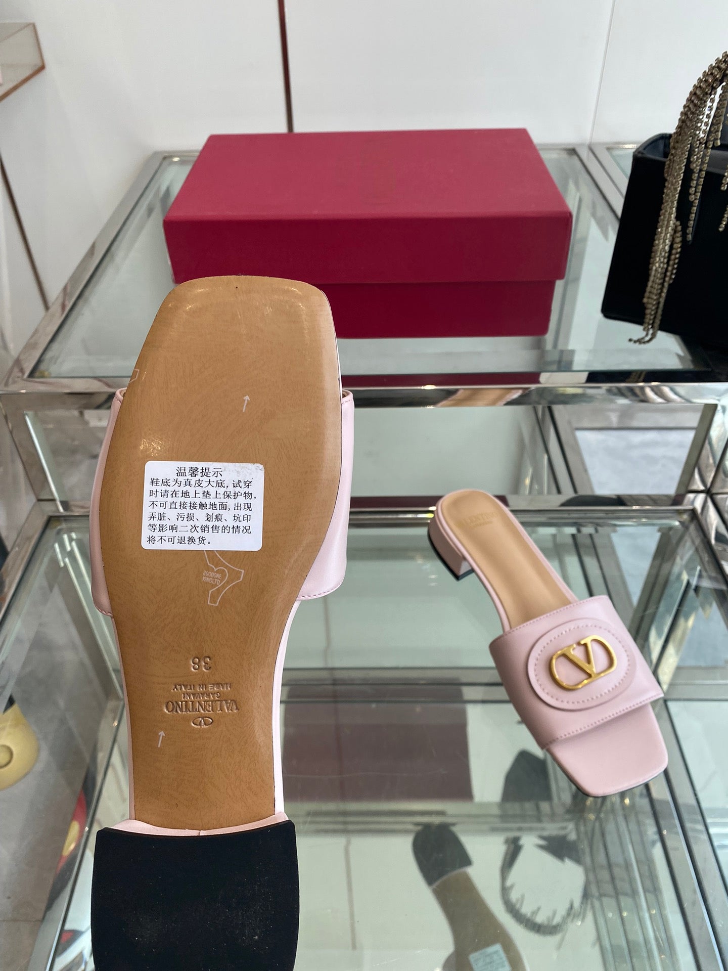 VLTN HIGH HEEL 25S 30 MM IN LIGHT PINK LAMBSKIN WITH GOLD HARDWARE - 34
