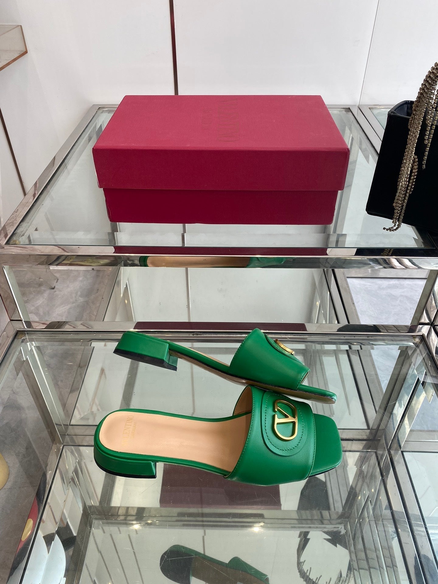 VLTN HIGH HEEL 25S 30 MM IN GREEN LAMBSKIN WITH GOLD HARDWARE - 34