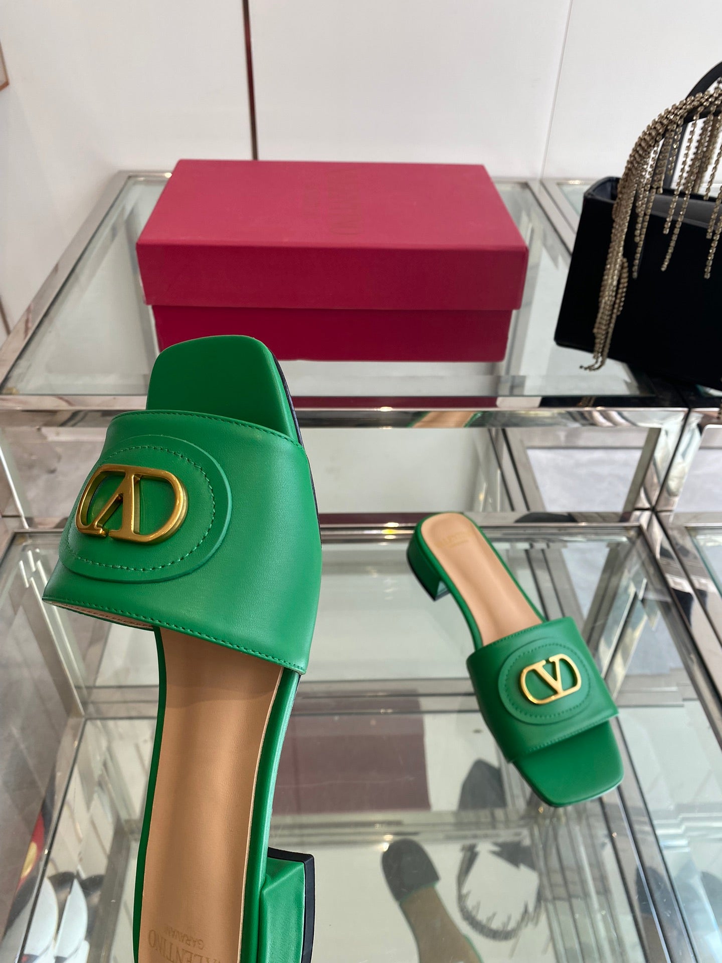 VLTN HIGH HEEL 25S 30 MM IN GREEN LAMBSKIN WITH GOLD HARDWARE - 34