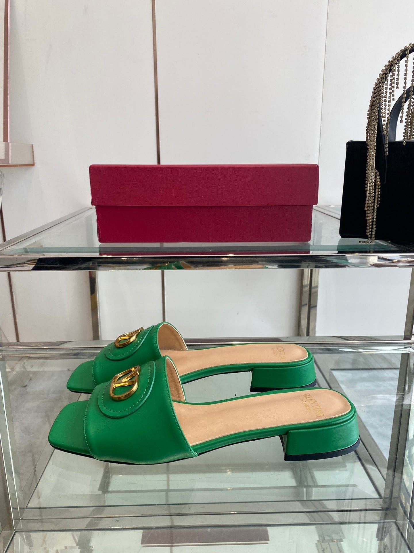 VLTN HIGH HEEL 25S 30 MM IN GREEN LAMBSKIN WITH GOLD HARDWARE - 34