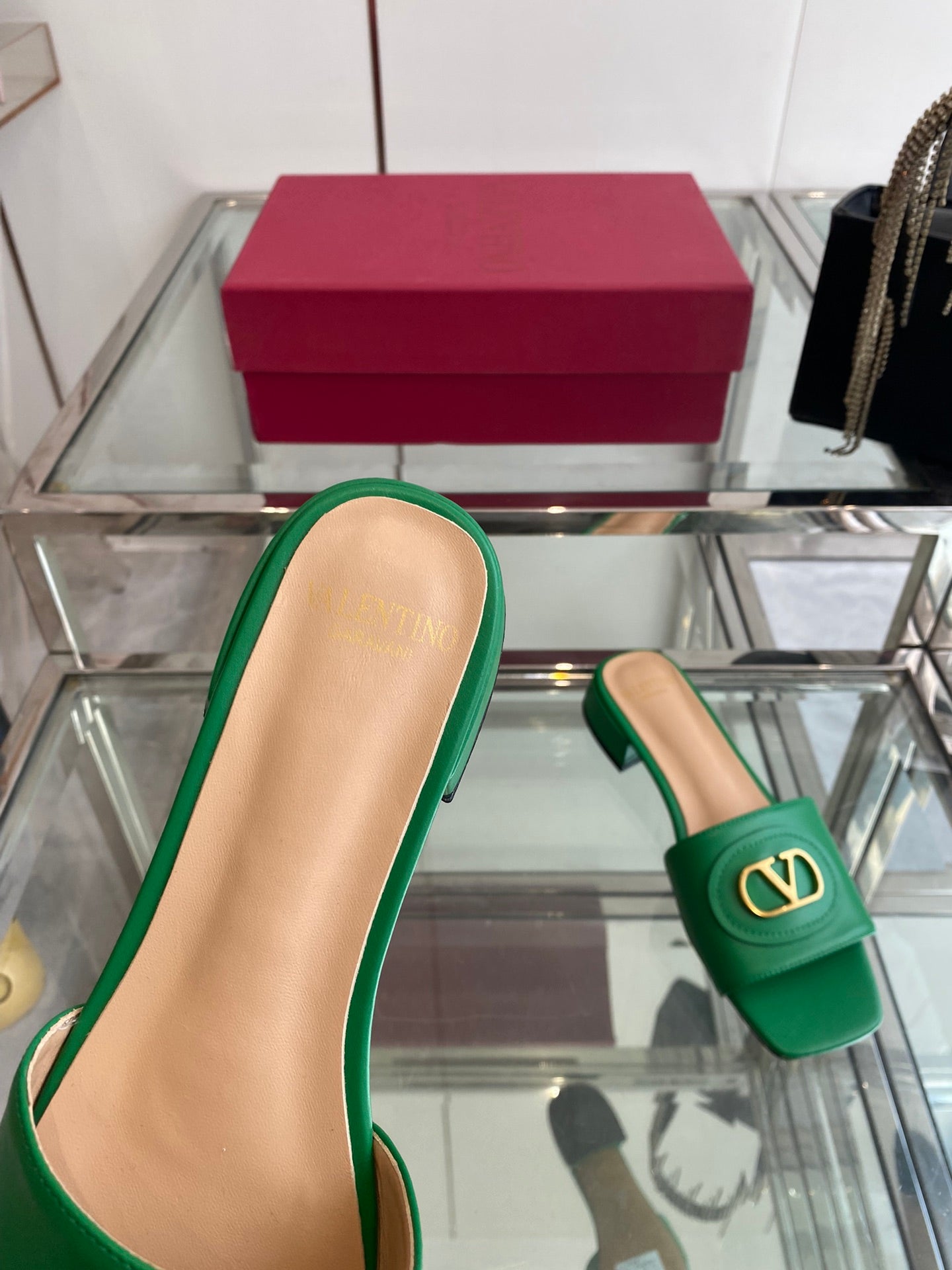 VLTN HIGH HEEL 25S 30 MM IN GREEN LAMBSKIN WITH GOLD HARDWARE - 34