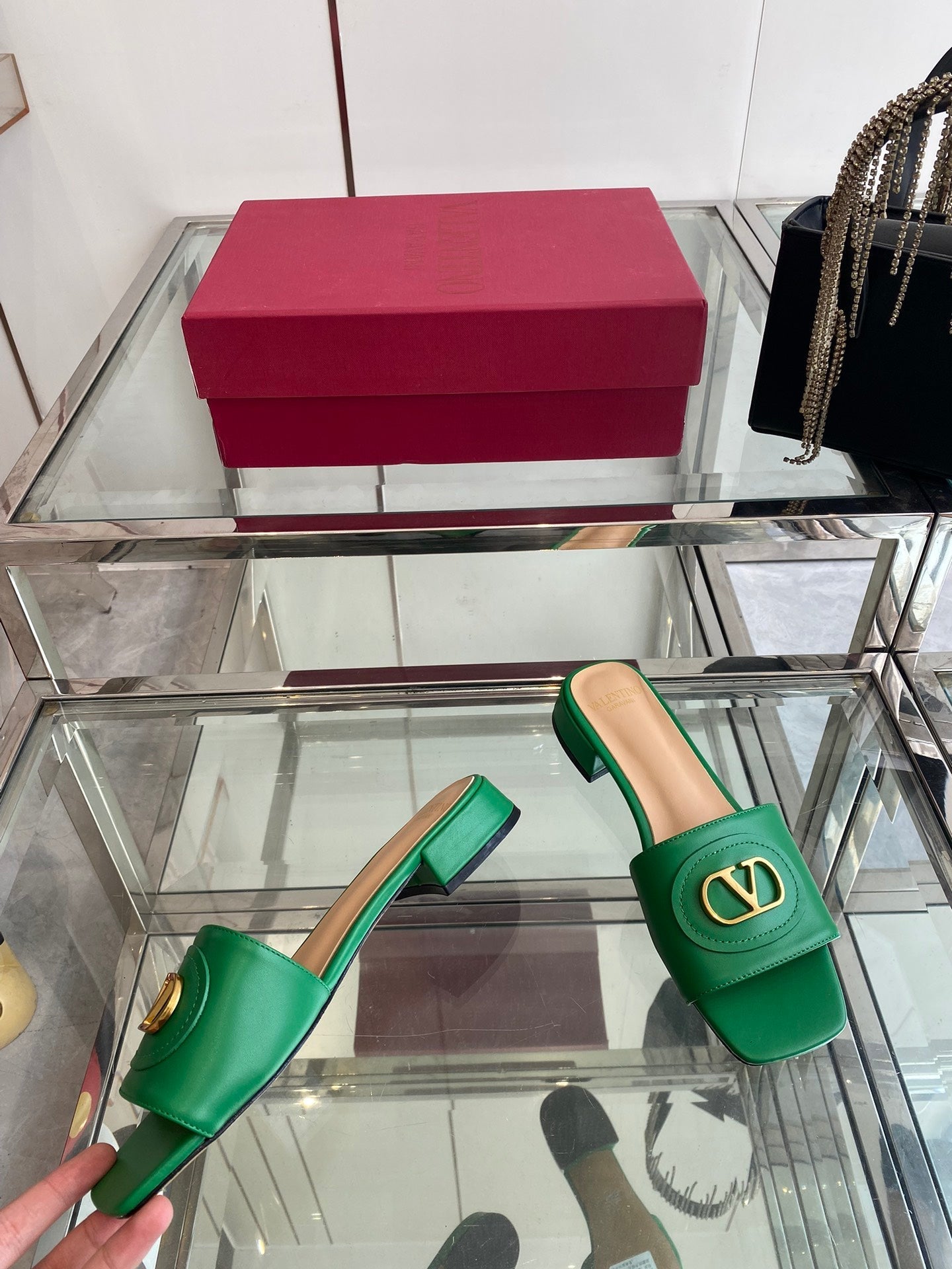 VLTN HIGH HEEL 25S 30 MM IN GREEN LAMBSKIN WITH GOLD HARDWARE - 34