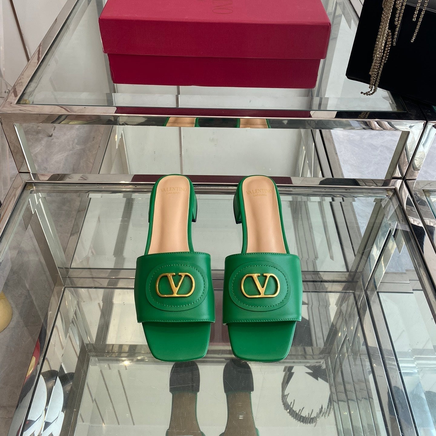 VLTN HIGH HEEL 25S 30 MM IN GREEN LAMBSKIN WITH GOLD HARDWARE - 34