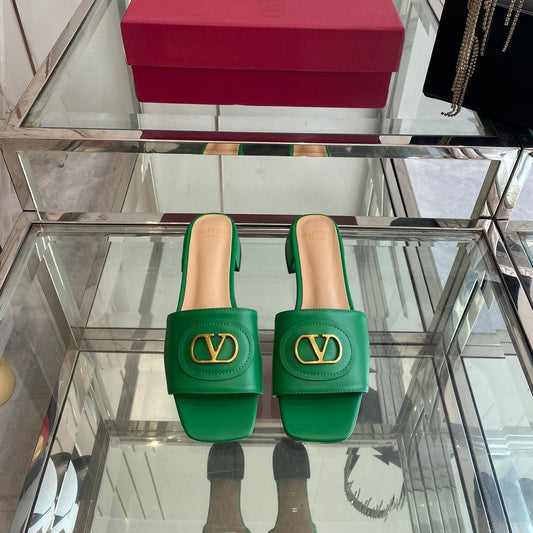 VLTN HIGH HEEL 25S 30 MM IN GREEN LAMBSKIN WITH GOLD HARDWARE - 34