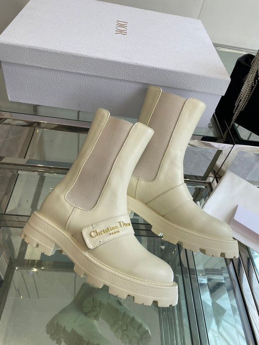 DIOR 25S D-QUEST ЧЕРЕВИКИ НА КІСТОЧКУ 35 ММ З БІЛОЇ ТЕЛЯЧОЇ ШКІРИ З ЗОЛОТИСТОЮ ФУРНІТУРОЮ - 35