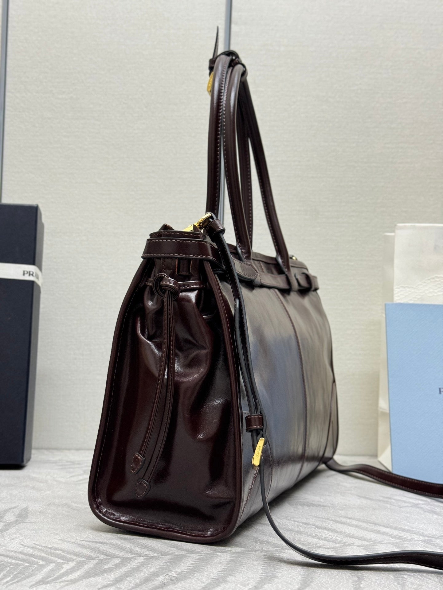 PRADA 25S BONNIE LARGE HANDBAG 38 IN DARK BROWN GLOSSY CALFSKIN GOLD HARDWARE
