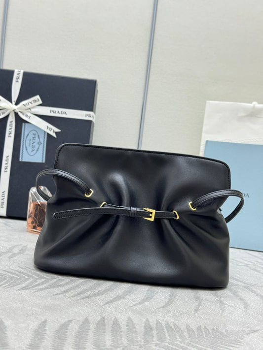 PRADA 25S DADA SMALL BAG 25 З ЧОРНОЇ ТЕЛЯЧОЇ ШКІРИ З ЗОЛОТОЮ ФУРНІТУРОЮ