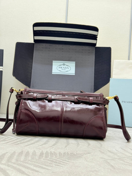 PRADA 25S BONNIE МАЛА СУМКА НА ПЛЕЧЕ 26 З БОРДОВОЇ ГЛЯНЦЕВОЇ ТЕЛЯЧОЇ ШКІРИ З ЗОЛОТОЮ ФУРНІТУРОЮ