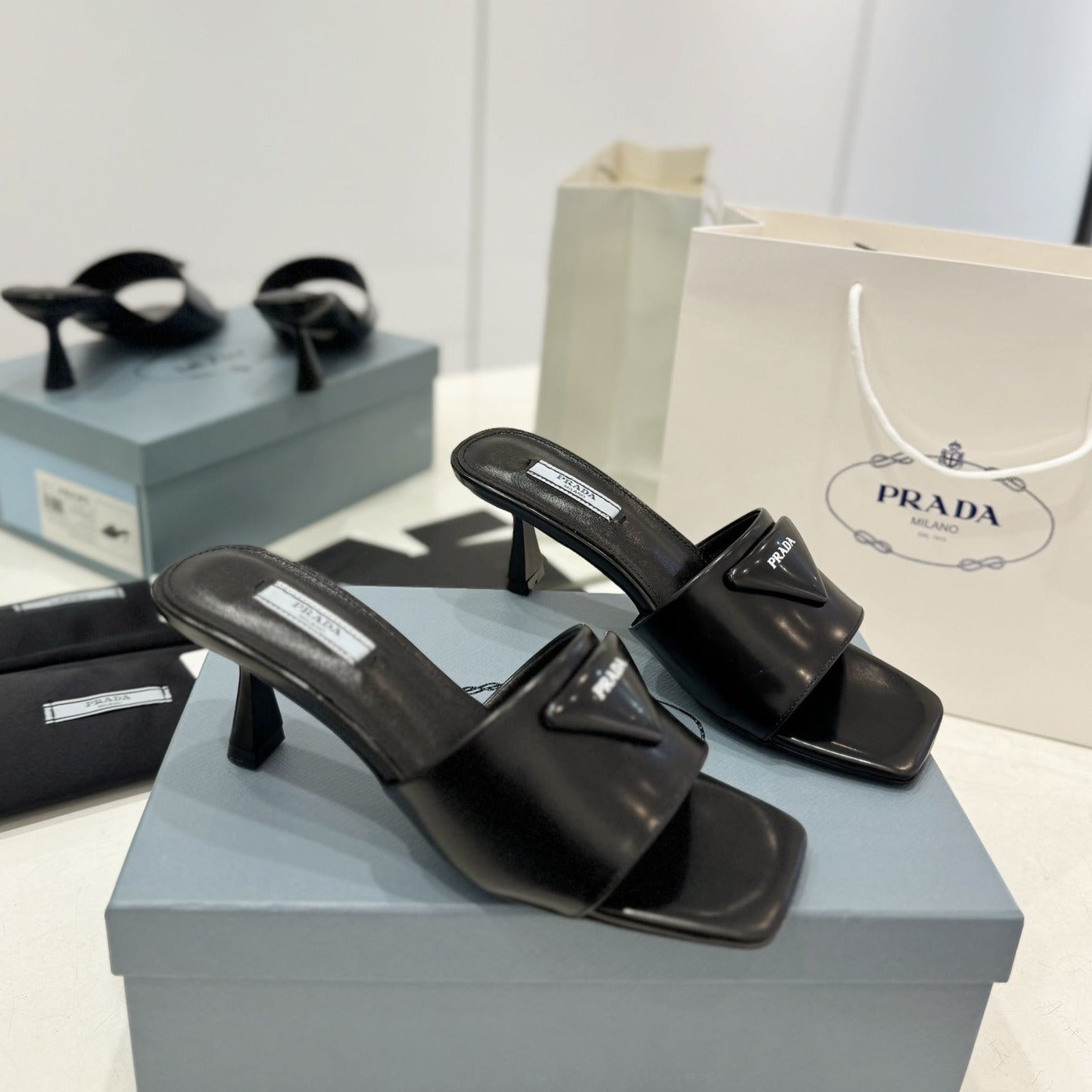 PRA BRUSHED LEATHER HEELED SLIDES BLACK - 34
