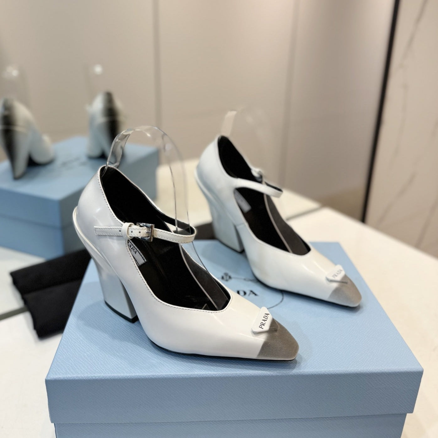 PRA BRUSHED PUMPS WHITE LAMBSKIN - 35