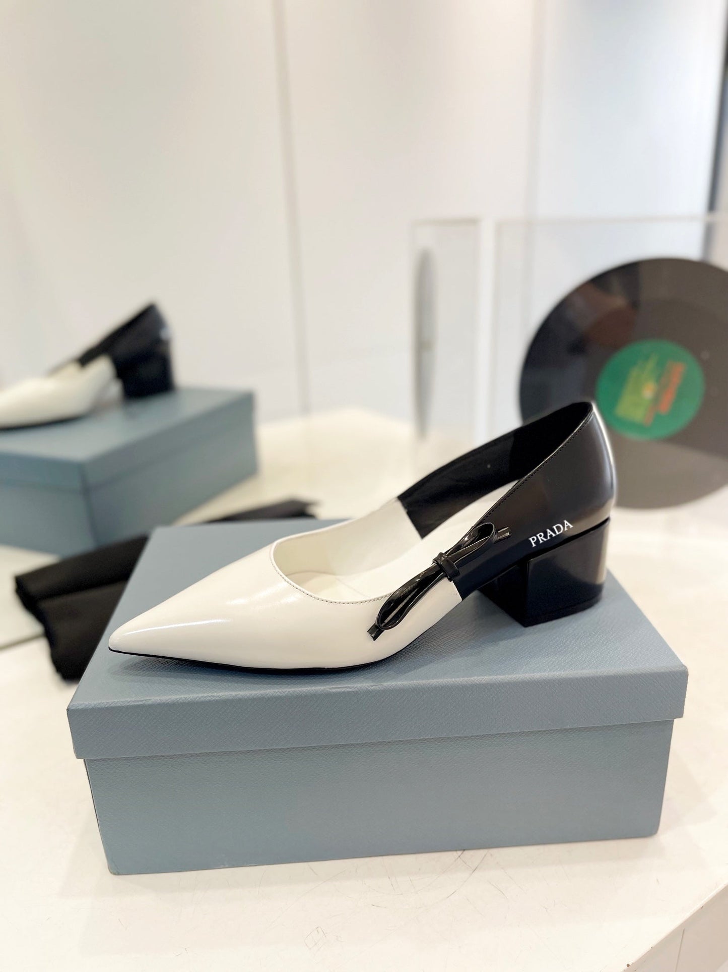 PRA MID - HEELS WHITE AND BLACK LAMBSKIN WITH BOW - 34